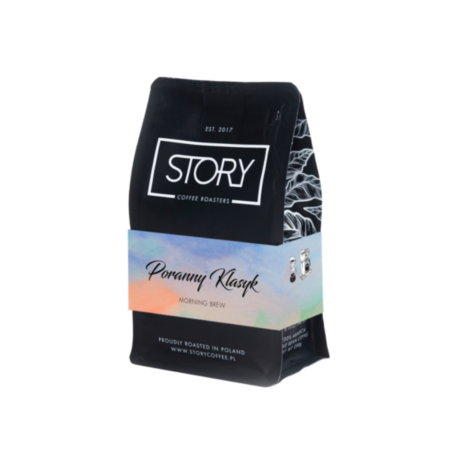 Czarne opakowanie kawy Story Coffee Roasters Poranny Klasyk Morning Brew 250g z błękitno różową etykietą