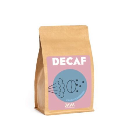Brązowe opakowanie bezkofeinowej kawy Decaf z palarni Java, z różową etykietą, na której widnieje błękitne koło z rysunkiem ziarna kawy oraz biały napis Decaf