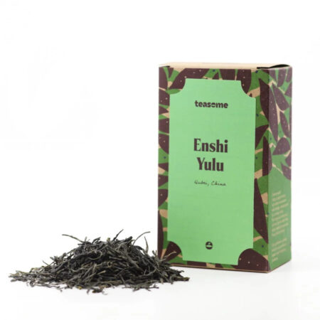 Herbata zielona Enshi Yu Lu . Liście herbaty zbierane ręcznie (!), a następnie traktowane parą, podobnie jak znakomita większość herbat japońskich
